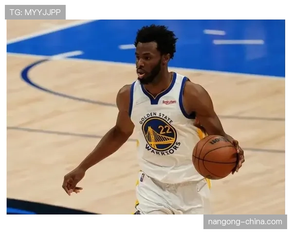 威金斯更积极无球跑动拉开空间提升库里挡拆效率