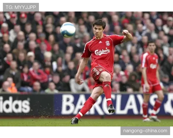 恩佐·费尔南德斯家冰箱里塞满能量饮料，连矿泉水都得排队