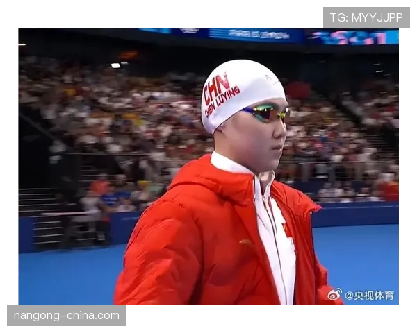 董志豪训练完直接拎着爱马仕去吃夜宵？