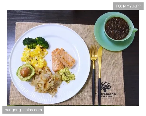 管晨辰家的猫都比我会做早餐