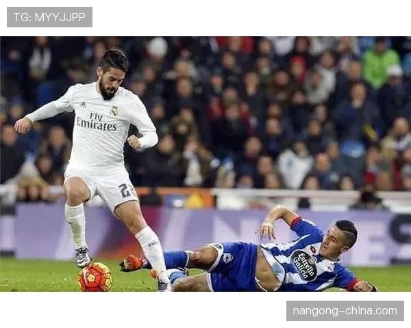 德布劳内与齐达内控场能力对比：传球视野与节奏掌控差异分析