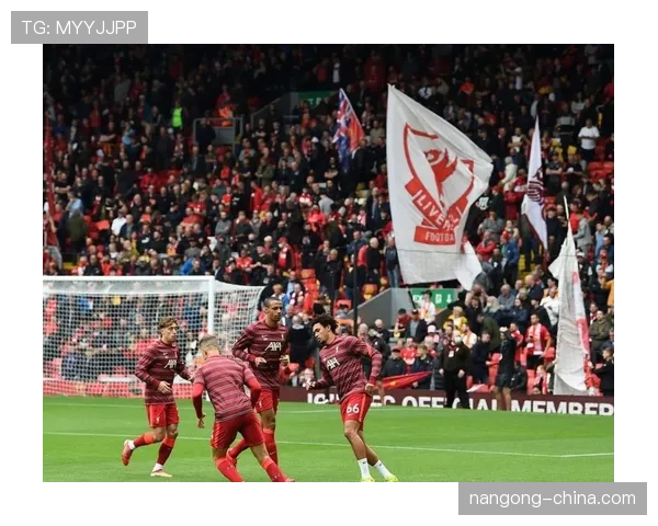 曼联方向混乱局面加剧，结构性困境正持续冲击球队重建进程与赛季稳定性