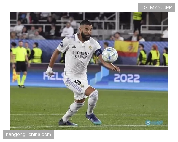 本泽马法国队缺席的原因解析：战术角色与体系适配性如何体现？