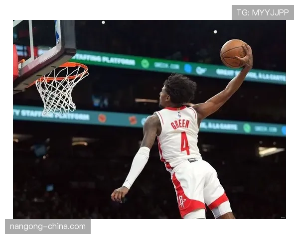 欧文利用高位挡拆拉开空间提升三分命中率明显超过同位置球员